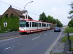 Eine Doppeltraktion aus DWAG-N8 der Dortmunder Stadtwerke ist am 16. Mai 2008 in Asseln unterwegs.