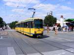 strassenbahn-essen/91885/ein-duewag-m8-der-evag-steht-am Ein DWAG-M8 der EVAG steht am 18. Juli 2010 auf der Hobeisenbrcke in Essen.