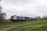 193 841 von  BoxXpress  mit einem Containerzug am 28.