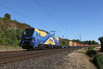 159 229  Kratos  mit einem Containerzug aus Wrzburg kommend am 6. August 2022 bei Himmelstadt.