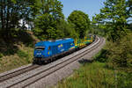 223 031 bei Reuth/Erbendorf mit einem leeren Autozug am 28. Mai 2023 auf dem Weg nach Weiden.