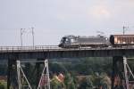 ES 64 U2 - 017 mit dem Papierzug aus Dortmund-Scharnhorst auf der Rendsburger Hochbrcke 06.08.2012