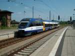 Von Rostock ber Kavelsdorf,Laage hat OLA-Triebwagen 0008 am 03.Juli 2010 den Bahnhof von Gstrow erreicht.