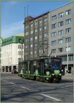 Bunte Straßenbahnen in Tallinn.
