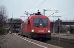 Eigene Bilder/116230/1116-195-7-stand-mit-ausgefahrenen-ohren 1116 195-7 stand mit ausgefahrenen Ohren an Bahnsteig 5 des Harburger Bahnhofes mit dem IC 2191 am 15.1 