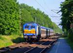 DE 2700-01 fuhr mit ihrer NOB nach Westerland/Sylt durch den kleinen Dorfbahnhof Prisdorf am 26.6.