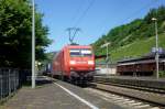 Was fr Matze ;) 145 008-9 durcheilt mit einem nicht grad all zu langem Containerzug den Bahnhof vom Linz(Rhein) am 03.06.2010     