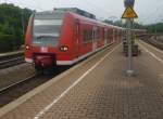 Eisenbahnbilder/80543/425-093-2--425-xxx-x-als 425 093-2 + 425 xxx-x als RE9 Verstrker der anlsslich der Veranstaltung 'Siegtal pur' verkehrte im Bahnhof von Au(Sieg) am 04.07.2010