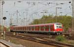 Als Ersatz fr 422er ist hier eine X-Wagen Garnitur, geschoben von einer 143, als S1 nach Solingen in Duisburg Hbf unterwegs. (09.04.11)