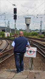 Auch ein Eisenbahnfotograf muss sich mal absttzen... ;) (15.07.12,Hamburg Altona)