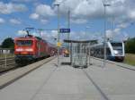 Am 23.Juni 2012 fuhr links 114 004 weiter Richtung Stralsund während rechts die UBB nach Swinoujcie Centrum in Züssow noch auf die letzten Reisende wartete.
