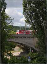 Ein 420 der S-Bahn Stuttgart auf der Neckarbrcke kurz vor Bad Cannstadt.