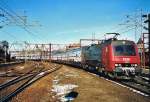 Die SBB Doppelstock Wagen  IC 2000  wurden fr einge Monate in Dnemark in Verstrkungzgen zur Hauptverkehrszeit eingesetzt. 
Hier fhrt ein solche Zug durch Koebenhavn Osterport. 
20. Mrz 2001