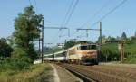 Eine unbekannte BB 22200 mit dem Nachtzug von Irun nach Genve bei Russin am 27. August 2009