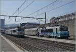 Die dreiteiligen SNCF Z 24500 2N NG, nun meist in hellblau dominieren dem TER Verkehr in Chambéry-Challes-les-Eaux, doch weiterhin verkehren etliche TER mit den BB 22200  nez cassé  und