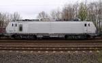 Zuglok des Holzzuges ist diesemal nicht die RBSAF 6185 634 sondern die Akiem Prima EL3U/4 mit der Nummer 91 87 0037053-2 F-AKIEM(Unt/TH/14.09.09). Jübek 10.04.2014