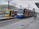 Tram und Tram-Train in Mulhouse. Während das Tram von Solea betrieben wird, gehört der Tram-Train der SNCF. Die Trams gehörten zur Kategorie Citadis von Alstom, der Tram-Train zur Kategorie Avanto von Siemens, und werden der SNCF als U 25500 geführt.

13. März 2024