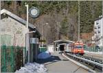 In Montroc-Le-Planet trifft der TMR BDeh 4/8 22 als TER 18914 von Vallorcine nach Saint-Gervais-Bains ein.
