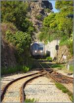 Der aus einem Dieseltriebwagen der Serie X 97050 und einem Steuerwagen XR 9700 gebildete Regionalzug 302 erreicht von Calvi kommend sein Ziel Lisula Rossa / Ile Rousse.

23. Sept. 2026