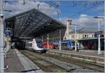 Duplex/863688/der-sncf-inoui-tgv-6618-bestehend Der SNCF Inoui TGV 6618 bestehend aus dem Rame 263 und wartet auf die Abfahrt nach Paris Gare de Lyon. Der TGV hält nur in Lyon Part Dieu und wird Paris Gare de Lyon um 15:00 erreichen. 

13. März 2024