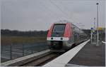 Nach vielen Jahren Betriebsruhe fahren zwischen Delle und Belfort seit dem 9.12.2018 wieder Züge! Im Bild der SNCF Z 27582 als TER 895052 nach Belfort, in seinem Startbahnhof Meroux TGV, link