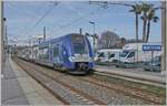 Der SNCF Z 26510 (und ein weiterer) erreichen den Bahnhof von Antibes.