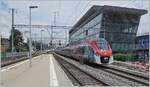 Die beiden SNCF Z 315521 und Z 31542 Coradia Polyvalent régional tricourant erreichen Versoix. 

28.Juni 2021