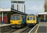 Wirkt schon fast modern, der 143 604 neben dem 121 032...
Cardiff Queensstreet Station am 28. April 2010. 