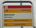 (142'446) - PostAuto/BUS Plus-Haltestellenschild - M�nsingen, Bahnhof - am 10.