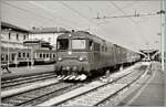 Nachdem die FS D 345 1117 ihren Heizwagen an den Zug nach nach Novara rangiert hat, ist der Zug nun zur Abfahrt bereit. Siehe auch Bild ID 189795

Analogbild von Domodossola vom März 1997 