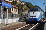 Ab Finale Liguere bis kurz nach Alassio folgt die Strecke Genova Ventimiglia noch der urspr�nglichen Trassierung, welche meist dem Meer entlang und durch die Ortschaften f�hrt. So konnte bei der Haltestelle Borgio Verezzi der FS Trenitalia iC 659 von ...