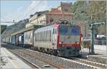 Die Mercitalia Rail FS 652 058 erreicht mit ihrem G�terzug Taormina-Giardini, wo nach einen kurzen Aufenthalt infolge einer Kreuzung die Fahrt in Richtung Messina weiter ging.