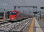 Um 6.40 in Napoli abgefahren, um 8.00 Roma Termini verlassen und ohne kommerziellen Halt bis Milano Centrale gefahren, fährt der neue ETR 400 07 als  Frecciarossa 1000  (FR 35610) praktisch