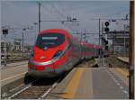 Der ETR 400  Frecciarossa 1000  verlässt als FR 9631 von Torino P.N. gekommen den Bahnhof Milano Richtung Roma Termini.
22. Juni 2015