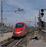 Ein ETR 400  Frecciabianca 1000  erreicht Milano Centrale.
22. Juni 2015