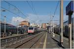 Eine gute Woche später errscheint derselbe FS Treniatlia ETR 460 026 nun als Frecciabinaco FB 8601 auf der Fahrt von Genova P.Principe nach Roma Termini. Ich konnte ihn beim der Einfahrt in Chivitavecchia fotografieren. 

27. Sept. 2025 