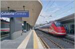Reggio di Calabria Centrale, der FS Treniatila ETR 500 verlässt pünktlich um 9:58 als AV Frerciarossa 9588 den Bahnhof mit Ziel Torino Porta Susa, wo der ETR 500 nach gut 1400 Km um 21:06