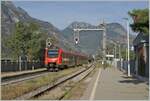 Der FS Trenitalia BTR 813 001 erreciht den Bahnhof von Pont S. Martin. Dies ist der lezte Halt im Aosta Tal, der nächste Halt wird Ivrea sein, von dort an ist die Strecke elektrifiziert. 

12. Okt. 2023