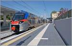 Der FS Trenitalia ETR 104 125  POP  als Regionalzug von Barletta nach Fasano als Regionalzug 23519 unterwegs und verlässt Poligano a Mare. 

22. April 2023