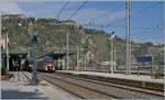 Wie auf vielen italiensichen Stationen stehen auch in Taormina Giradini noch Wasserkr�ne, wie dieses Bild mit den sich kreuzenden FS Trenitala ETR 140 zeigt.