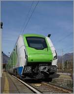 Der Trenord ETR 522 844 ROCK (UIC 94 83 4522 844-9 I-TN) wartet in Domosossola auf seinen nächsten Einsatz, welcher ihn als Regionalzug nach Milano führen wird.