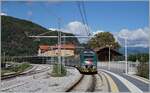 Die beiden Trenord ETR 425 032 und 033 sind in Porto Ceresio eingetroffen und werden in gut einer halben Stunde nach Milano Porta Garibaldi zurück fahren.