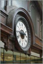Diese altehrw�rdige Uhr in Paris Nord zeigt uns, dass unserer Eurostar nach London in einer guten Stunde abfahren wird...