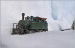 Hier einer der Gründe, weshalb ich in den letzten Wochen etwas wenig Zeit für die Bahn FOTOGRAFIE gefunden habe: eine kleine Mallet Lok (Spur H0) kämpft sich durch den Schnee.