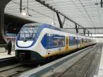 2635 als Nahverkehrszug nach Breda auf Gleis 7 in Rotterdam Centraal Station am 21-11-2012.