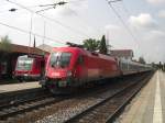 1116 132-0 von Mnchen kommend beim Halt im Bahnhof von Prien am   1.