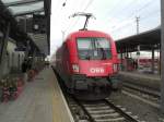 1116 240-1 bei Halt im Bahnhof von Jenbach/Tirol.