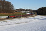 1116 217 aus Salzburg kommend am 20. Januar 2026 bei Axdorf im Chiemgau.