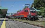 br-1116-es-64u2-1525kv/864836/die-oebb-1116-245-wartet-mit Die ÖBB 1116 245 wartet mit einem RJ in der Zugsausgangsstation von Bregenz auf die Abfahrt nach Wien Flughafen. 

14. August 2021