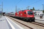 1216 017 beim planmigen Halt im Bahnhof von Rosenheim am 26.